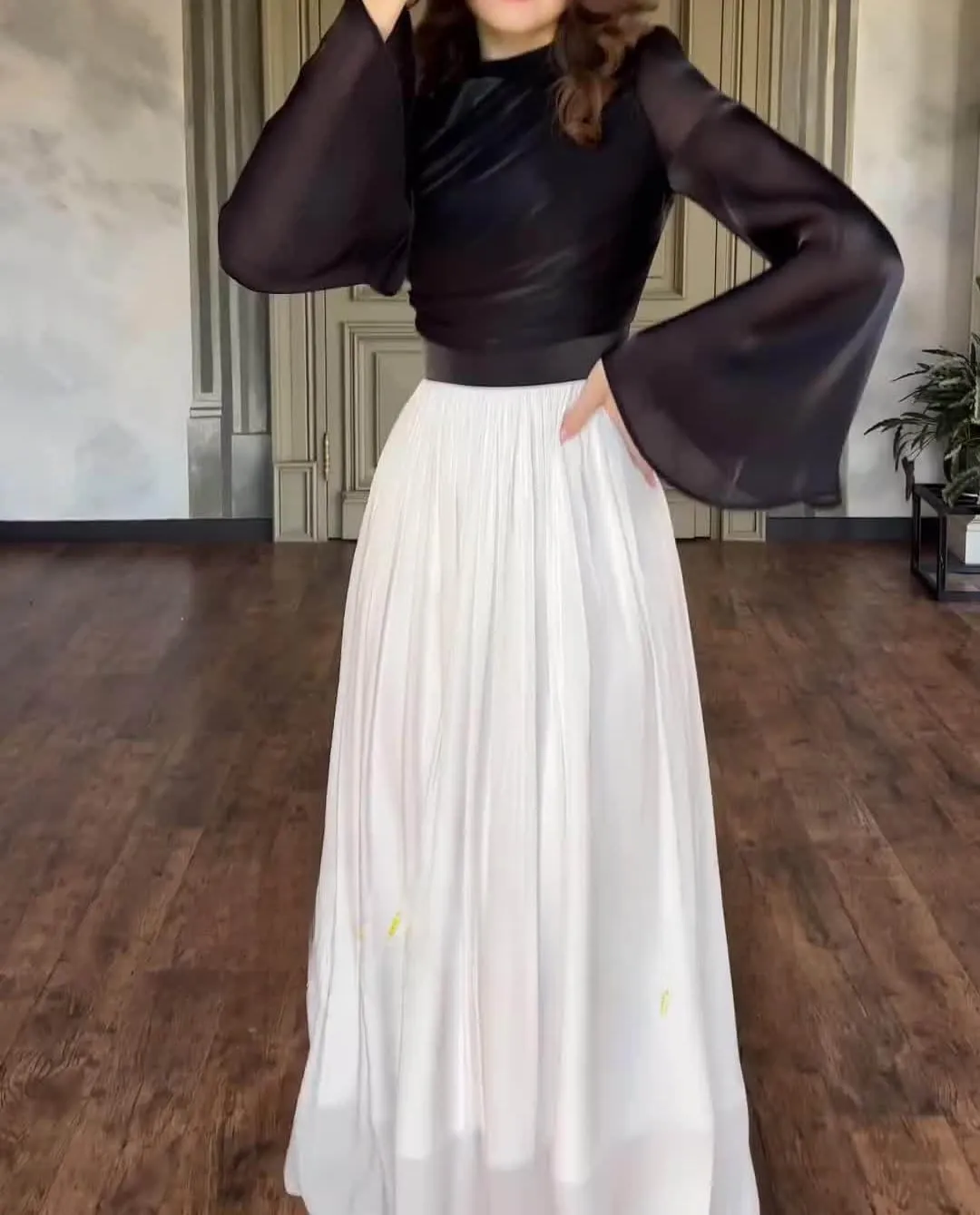 2025 Autumn Celebrity Draws Waist to Show Slim Design Feeling Spliced Silk Glow Long Dress for Women