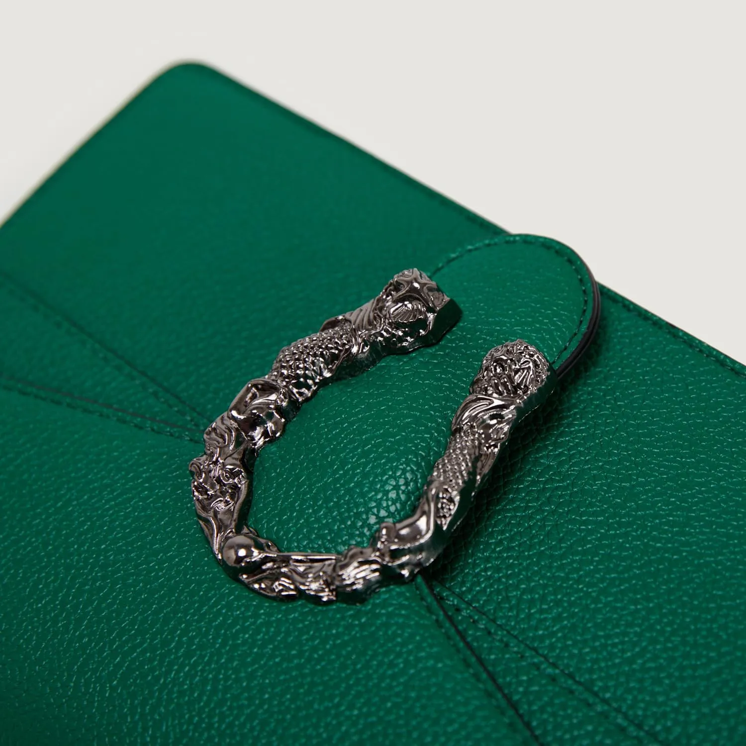 Chain Crossbody Bags Purses for Women Trendy,Fashion Evening Bags Satchel Handbags,Cute Vegan Shoulder Bag
