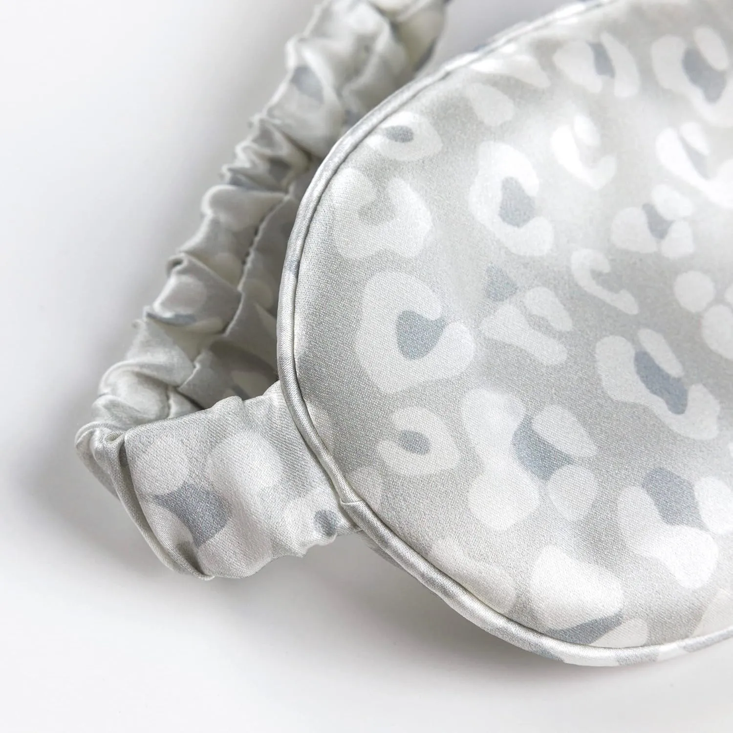 Silk Sleep Mask Light Blocking Luxury 100% Mulberry 22mm Silk Eye Mask Eye Cover Blindfold Ultra Soft Light & Comfy Anti Aging Skin Care with Travel Bag Gift Package